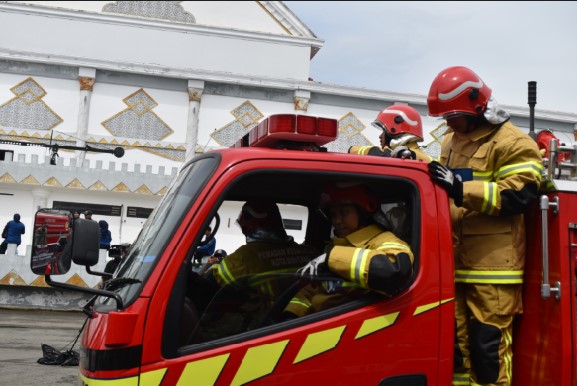 Tim Damkar Kabupaten Bogor lagi-lagi berhasil meraih juara umum di ajang Skill Competition Pemadam Kebakaran & Penyelamatan Kabupaten/Kota Se-Jawa Barat 2025.